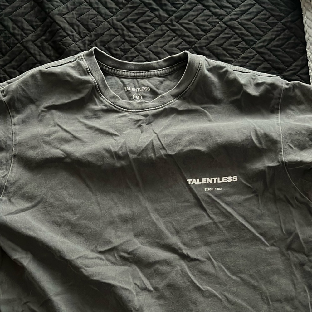 Talentless circle logo t-shirt size medium